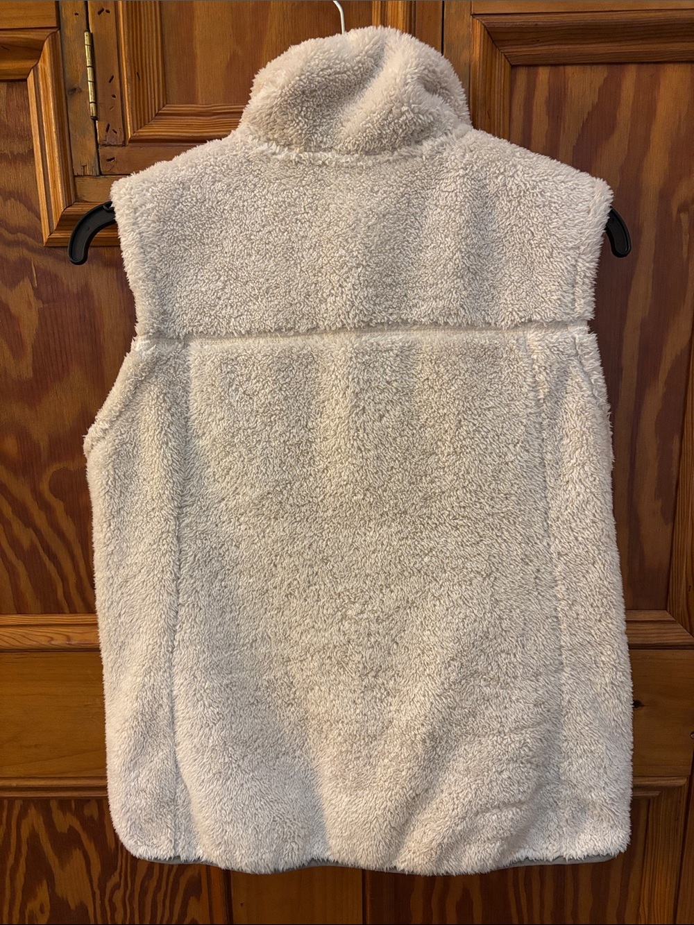 The North Face Cream Sherpa Vest with Zip Pockets - Picture 3 of 3